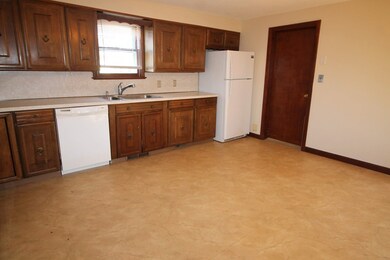 191 West St, Ludlow, MA 01056 - photo 5