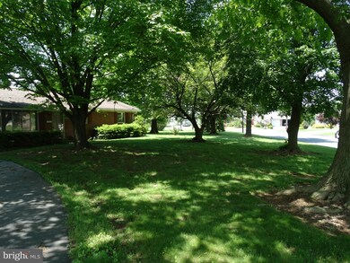 386 Wayburn St, Greencastle, PA 17225 - photo 2