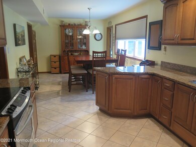 CUSTOM KITCHEN