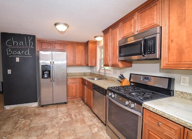 3 Colleen Rd, Nashua, NH 03062 - photo 2