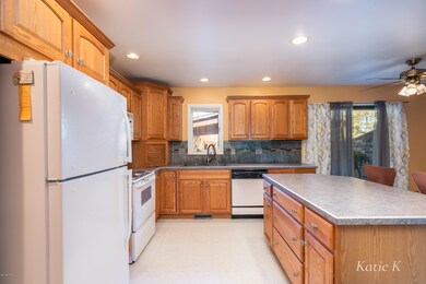 6064 Parview Dr-8