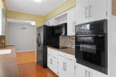 5239 Barton Dr, Shawnee, KS 66203 - photo 3