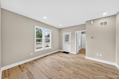 102 Center St, Algonquin, IL 60102 - photo 6