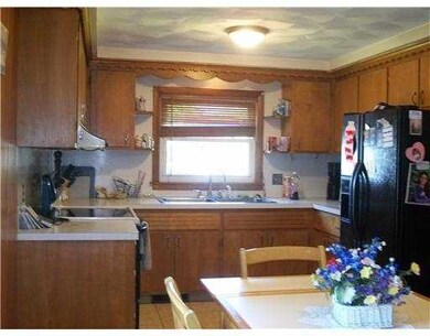 210 Gentian Ave, Providence, RI 02908 - photo 3