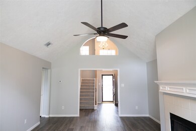 935 Westglen Dr, Alvin, TX 77511 - photo 4