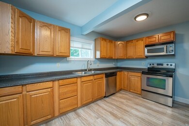 8 Foss St, Westfield, MA 01085 - photo 5