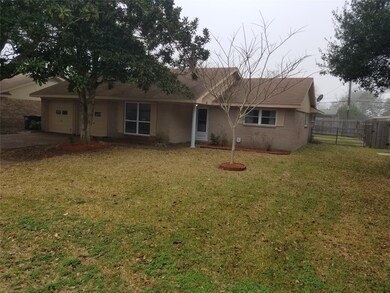 1504 Alta Vista Dr, Alvin, TX 77511 - photo 2