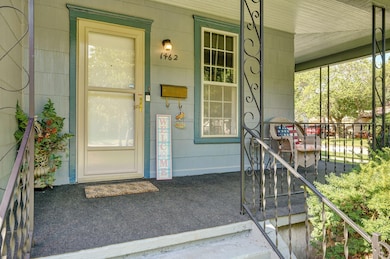 1462 E McDaniel St-6