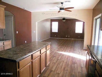 023-479996 - kitchen & family room