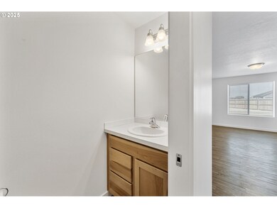 774 NE 11th St, Hermiston, OR 97838 - photo 4