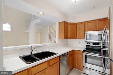 11306 Sundial Ct unit 914, Reston, VA 20194 - photo 5