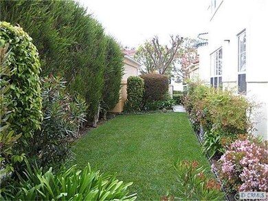 Side lawn adjoins back patio