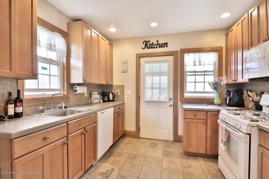 798 Clinton Pl Belford NJ-large-028-43-1