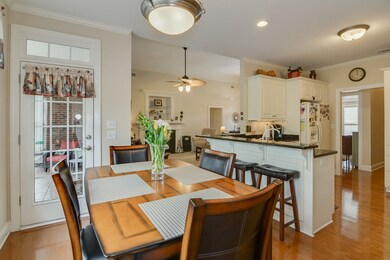 Eat-In Kitchen