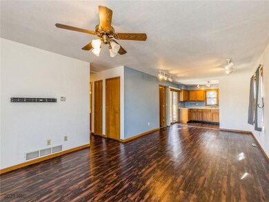 903 E Hackley Ave, Des Moines, IA 50315 - photo 3