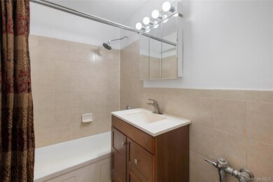 The Raymont unit 7G, Bronx, NY 10463 - photo 7