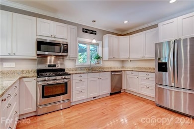 136 S Willow Brook Dr, Asheville, NC 28806 - photo 6