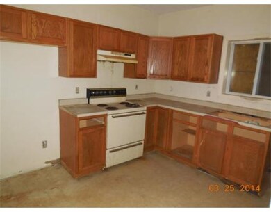 135 Pendleton Ave, Springfield, MA 01109 - photo 5