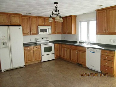 33 Buttonwood St, Bristol, RI 02809 - photo 5