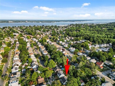 Walking distance to the waterfront & Pawtuxet Vill