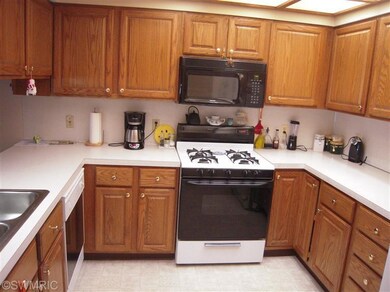 2111 Jo Dean Ct NE, Grand Rapids, MI 49505 - photo 3