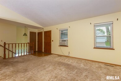 6616 Cresthill Dr, Davenport, IA 52806 - photo 7