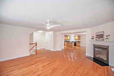 10 Crestview Cir, Londonderry, NH 03053 - photo 4