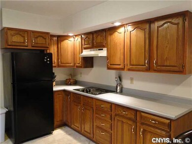 Kitchen SPACIOUS KITCHEN WITH ALL APPLIANCES AND R