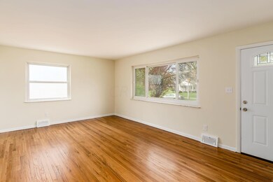 1639 Ferris Rd, Columbus, OH 43224 - photo 6