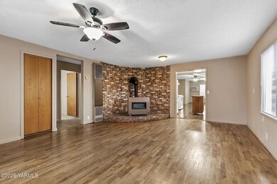 503 N Chestnut St, Toppenish, WA 98948 - photo 5