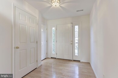 13595 Bathgate Dr, Herndon, VA 20171 - photo 3