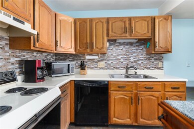 32 Kristee Cir, West Warwick, RI 02893 - photo 4