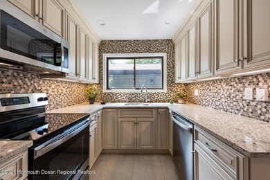 08_07Kitchen_mls