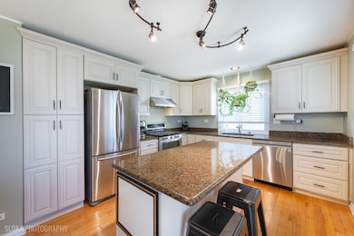 2390 Wexford Ln, Lake In the Hills, IL 60156 - photo 2