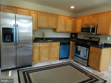 917 Larchmont Ave, Capitol Heights, MD 20743 - photo 7