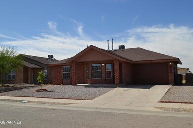14352 Cocotitlan Dr, Horizon City, TX 79928 - photo 2