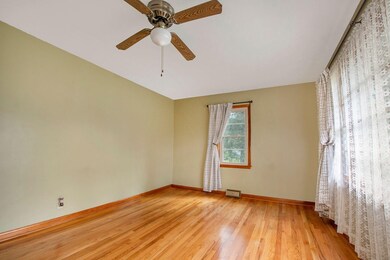 1609 State Line Rd living room photo 1