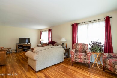 Living Room-9340916
