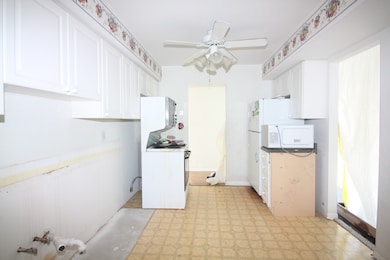 475 Shenstone Rd unit 303, Riverside, IL 60546 - photo 5