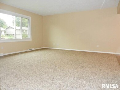 1105 N Clark St, Davenport, IA 52804 - photo 2