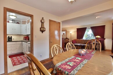 Dining room into kitchen