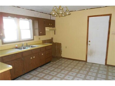 1016 E 29th St, Anderson, IN 46016 - photo 3