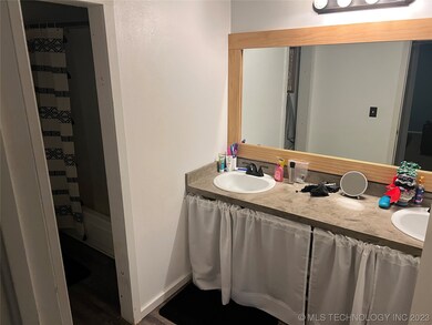 811 E Tulsa Ave, Sulphur, OK 73086 - photo 6