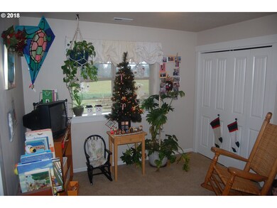 216 SE Hope Ct, Sheridan, OR 97378 - photo 6