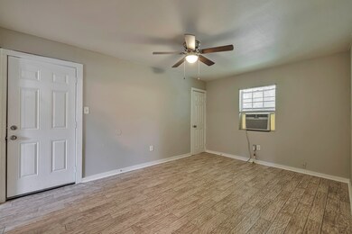 6726 Burkett St unit 3, Houston, TX 77021 - photo 2
