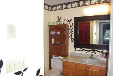 75 Huntoon Memorial Hwy unit 2-1, Leicester, MA 01524 - photo 6