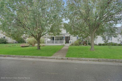 304 Laurel FOH Trees