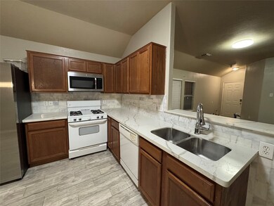 7823 Crescent Village Ln, Richmond, TX 77407 - photo 5