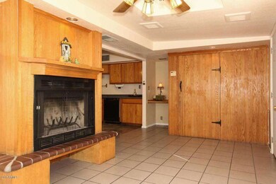 Den-Family Room2