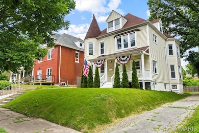 5829 Bartmer Ave, Saint Louis, MO 63112 - photo 2